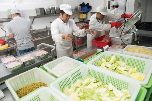 又大又紅的番茄不要買(mǎi) 是打了催熟劑的 吃了會(huì)致癌 建議了解一下